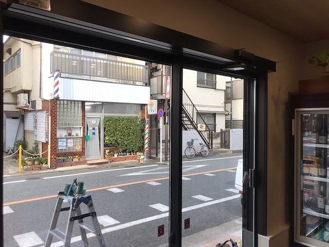 50キロ以上の重い店舗のドアを後付けで自動ドアに 東京 Fas07事例 後付け自動ドアのファースト レイズ