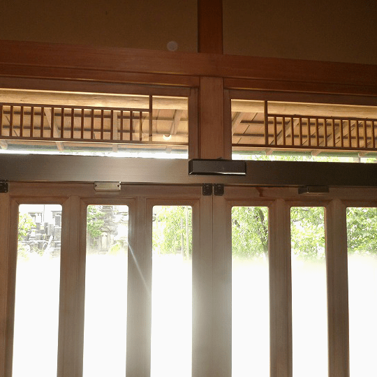 お寺の木製両引き戸の自動ドア化